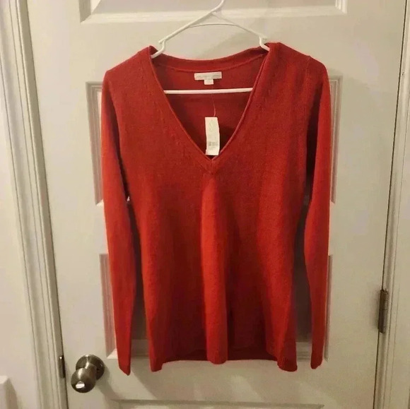 NWT New York & Company Red Sweater Slim Fit Size XS V Neck #S471 - Picture 1 of 5
